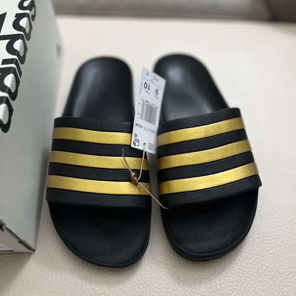 NWT - Adidas Unisex Sandals - W6M5 & W10M9 - Picture 6 of 9